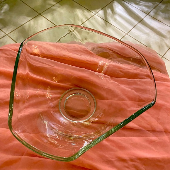 SCALLOPED EDGE SERVING DISH - Picture 3 of 5